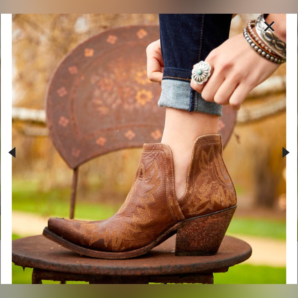 Ariat Dixon Bootie Size 9 
Naturally Distressed Brown